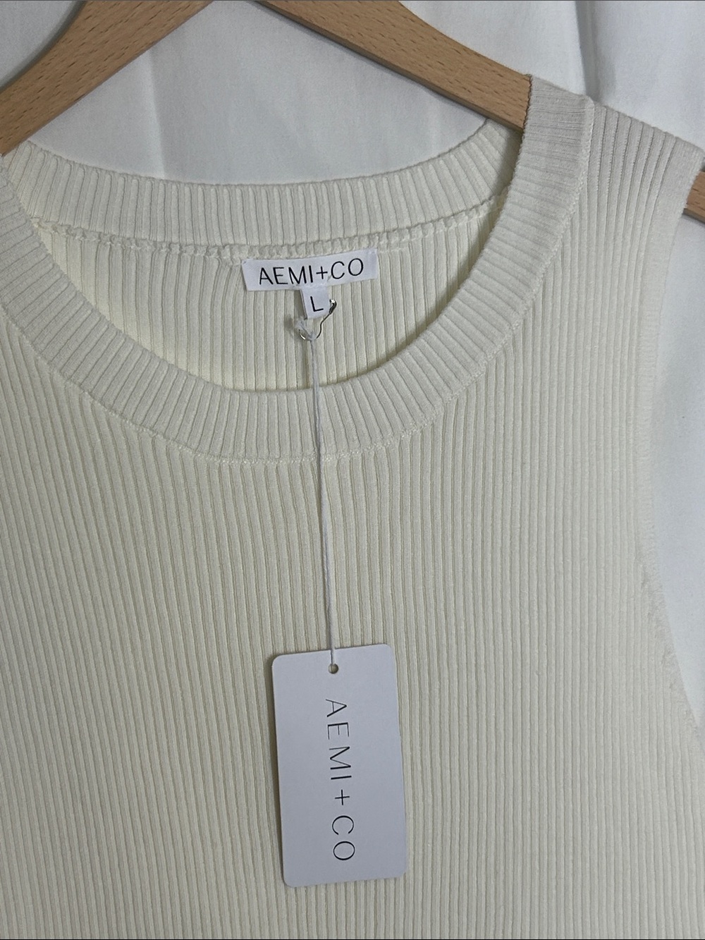 AEMI+CO Cream Ribbed Tank Top - Picture 2 of 3